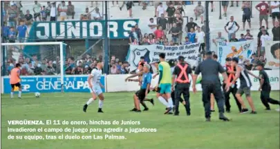  ?? ?? VERGÜENZA. El 11 de enero, hinchas de Juniors invadieron el campo de juego para agredir a jugadores de su equipo, tras el duelo con Las Palmas.