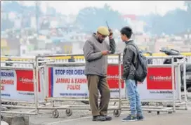  ?? NITIN KANOTRA/HT ?? A curfew, imposed after the Pulwama attack, continued to be in place in Jammu on Sunday.