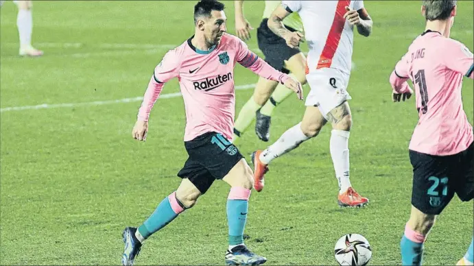  ?? EP ?? Lionel Messi volvió tras dos partidos y lo hizo con éxito, ya que participó en los goles del Barcelona
