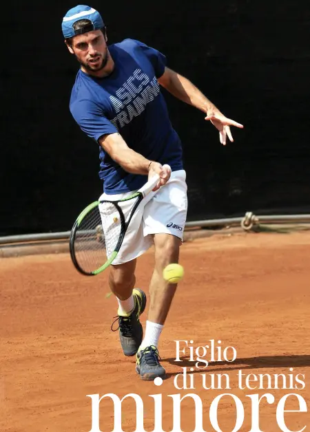  ??  ?? In campo Alessandro Bega, 27 anni, durante una partita