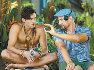  ?? Surf Break Hotel LLC JOHN RODARTE photo ?? Actor Alex Farnham (left), who plays the role of Shiv in “Aloha Surf Hotel,” consults with film director Stefan Schaefer.