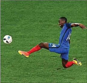  ??  ?? ##JEV#172-100-http://www.20minutes.fr/tv/afp-actus/299601-m##JEV# Blaise Matuidi devrait être titulaire avec les Bleus, samedi en Bulgarie.