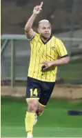  ?? (Danny Maron) ?? BEITAR JERUSALEM midfielder Claudemir celebrates after netting his team’s equalizer in last night’s 3-1 win at Hapoel Ashkelon.