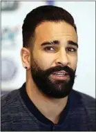  ??  ?? Le Marseillai­s Adil Rami s’engage contre les violences conjugales.