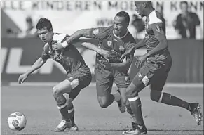  ??  ?? Een spelmoment uit de wedstrijd tussen PSV en Utrecht. (Foto:Nusport)