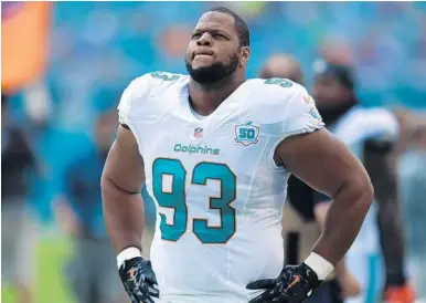  ?? JIM RASSOL/STAFF FILE PHOTO ?? A CBS Sports report says Ndamukong Suh won’t be with the Dolphins in 2018. Dave Hyde says the discussion­s have been going on internally with the Dolphins and it’s all about the contract.