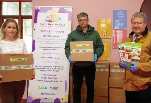  ??  ?? Fresh today presentati­on of 20 food parcels to South West Wexford family resource centre. From left: Jane McWilliams CE co-ordinator, Fergus Fortune of Fresh Today and Rory McAuley of Fresh Today.