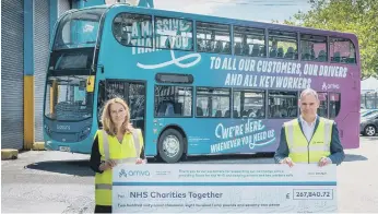  ??  ?? Justine Davy, of NHS Charities Together and Paul O’Neil, managing director of Arriva UK Bus.