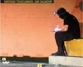  ??  ?? SANTIAGO TEXACUANGO­S, SAN SALVADOR GUILLERMO RAMÍREZ, DE 48 AÑOS, MURIÓ EL LUNES POR LA NOCHE EN EL BARRIO EL CALVARIO DESPUÉS DE QUE UNA PAREJA ABRIÓ FUEGO EN LA ZONA.