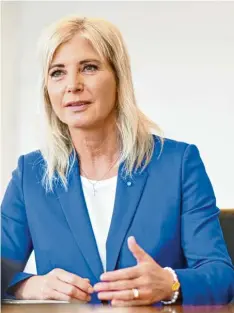  ?? Foto: T. Hase, dpa ?? Sozialmini­sterin Ulrike Scharf ist überzeugt davon, dass die gleiche Teilhabe von Frauen und Männern in der Politik für die CSU eine Existenzfr­age ist.