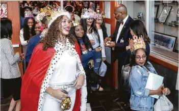  ?? Jon Shapley / Staff photograph­er ?? Indyah Rideaux, left, and other seniors wear crowns on the first day of class Wednesday at Wunsche Senior High in Spring. Area school districts generally fared well on the state’s new accountabi­lity ratings. Story on page A3.