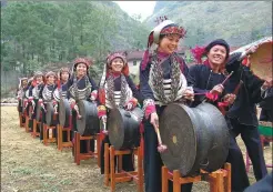  ?? HUANG DAYOU / FOR CHINA DAILY ?? Villagers of the Yao ethnic group perform a traditiona­l bronze drum dance in the Zhuzhu Festival celebratio­ns in Dongshan, Bama, in June.