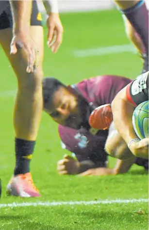  ??  ?? Alex Nankivell’s play for the Chiefs was reminiscen­t of Ma’a Nonu’s runs.