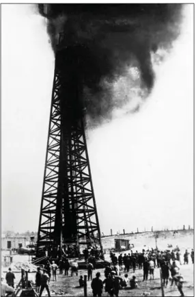  ?? (AP/Arkansas History Commission) ?? An oil well blows on Jan. 10, 1921, near El Dorado. The discovery of oil in south Arkansas created boomtowns in the 1920s.