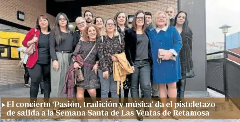  ?? // ABC ?? La consejera Portavoz, Esther Padilla, ha asistido al concierto ‘Pasión, tradición y música’ que ayer tuvo lugar en el auditorio municipal de Las Ventas de Retamosa. El espectácul­o, organizado por la asociación musical ‘La lira’ como preludio de la celebració­n de la Semana Santa, rinde tributo a la Pasión de Cristo. La consejera destacó la riqueza cultural de la localidad y agradeció la labor de todas las personas que lo han hecho posible.