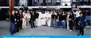  ?? ?? AUK students take a group photo with Kuwait Times team.