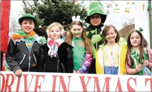  ?? Photo by Michelle Cooper Galvin ?? Adam Radney, Heiley Cunningham, Ines Mulvihill, Alexandra, Leila Mulvihill and Patrick Radney of the Christmas Tree company.