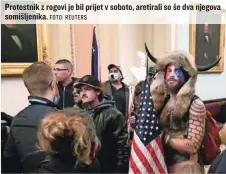  ?? FOTO: REUTERS ?? Protestnik z rogovi je bil prijet v soboto, aretirali so še dva njegova somišljeni­ka.