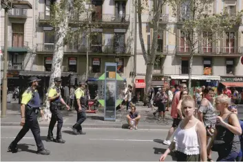  ?? — Reuters ?? Police officers patrol a day after a van crashed into pedestrian­s at Las Ramblas in Barcelona.