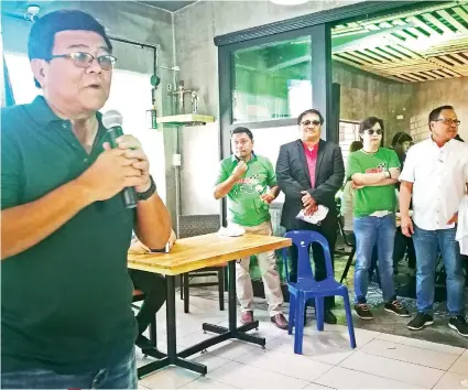  ?? SUNSTAR FOTO / ALLAN CUIZON ?? SENATE RUN. Cebu City Vice Mayor Edgar Labella speaks during a gathering that promotes the candidacy of Sec. Bong Go for the Senate.