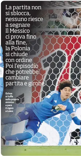  ?? ?? Ochoa si tuffa sulla propria sinistra e para il rigore a Lewa