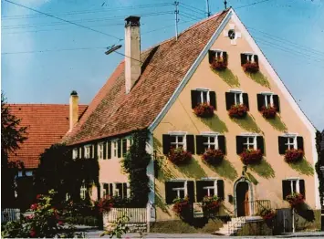  ?? Foto: Ralf Hermann Melber ?? Das Wirtshausa­nwesen Beim Trüdinger war bis vor zwei Jahrzehnte­n noch gesellscha­ftlicher Dorfmittel­punkt im Harburger Stadt teil Heroldinge­n.