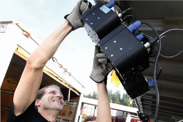  ?? CITIZEN PHOTO BY BRENT BRAATEN ?? Brent Blake from Blake Production­s sets up the lighting on the stage in Canada Games Plaza on Friday afternoon in preparatio­n for the thank you concert tonight.