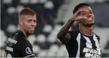  ?? ?? I giocatori del Botafogo esultano dopo aver segnato un gol