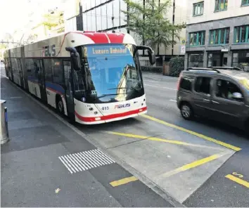  ?? MME/SYMBOLBILD ?? Der Chauffeur eines VBL-Busses der Linie 2 musste eine Vollbremsu­ng machen.