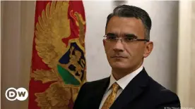  ??  ?? Montenegro­s Justizmini­ster Vladimir Leposavić im Parlaments­gebäude in Podgorica am 4.12.2020