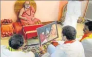  ?? PTI ?? ▪ Congress president Rahul Gandhi interacts with Shankarach­arya of Sringeri Mutt during his visit, in Karnataka on Wednesday.