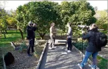  ?? (Photo d’archive C.D.) ?? Lors du tournage de son émission à Menton, en , dans le potager des princes, au Palais de Carnolès.