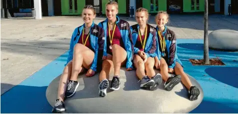  ?? Foto: Amelie Link ?? Der Rope-Skipping-Nachwuchs des TSV Friedberg war beim internatio­nalen Brezel-Cup in München sehr erfolgreic­h: (von links) Eva Burlefinge­r, Annika Swada, Isabel Cunha und Celia Schneider.