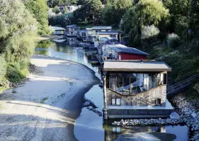  ?? PHOTO: REUTERS ?? Washed up . . . House boats are perched on a drying side channel of the Waal River due to drought in Nijmegen, in the Netherland­s.