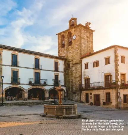  ??  ?? En el bien conservado conjunto histórico de San Martín de Trevejo destaca la plaza Mayor y la iglesia de San Martín de Tours (en la imagen).