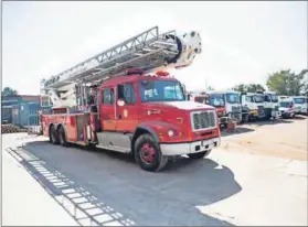  ??  ?? Trouble: There is a shortage of fire engines as the high court halts City of Jo’burg’s contract. A photo on Twitter (right) allegedly shows Sanjay Dubru at a table with money on it. Photo (above): Delwyn Verasamy