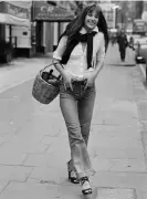  ?? Photograph: David Thorpe/Getty Images ?? Jane Birkin strolls down a street in London in 1973 holding a wicker basket.