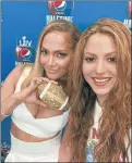  ?? FOTO: INSTAGRAM ?? JUNTAS. JLo y Shakira, en una selfie luego de la conferenci­a.