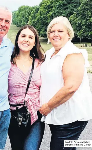  ??  ?? Maddie Davies with her parents Gina and Gareth