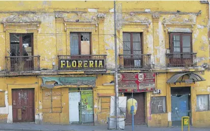  ?? Foto: carlos w. albertoni ?? Fachadas frente a la plaza Murillo, a la espera de trabajos de restauraci­ón.