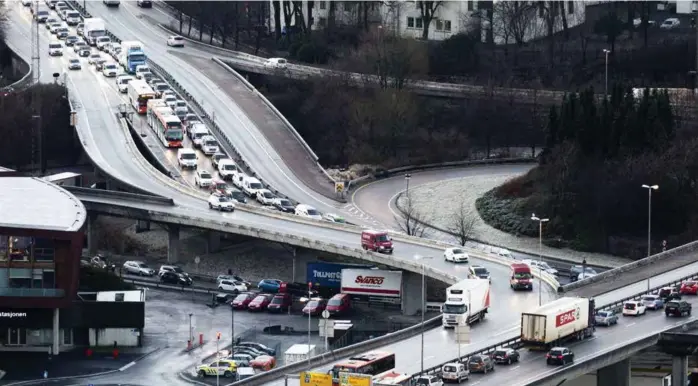  ?? ARKIVFOTO: FRED IVAR UTSI KLEMETSEN ?? MINDRE: Trafikken til og fra Bergen og innad i omegnskomm­unene skal reduseres kraftig. Nå forhandler staten med kommunene om aktuelle tiltak, og penger.