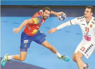  ?? REUTERS ?? Acrobático gol de Ferran Solé ante Macedonia