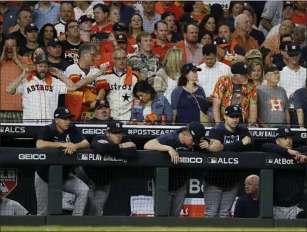  ?? MATT SLOCUM — THE ASSOCIATED PRESS ?? Yankee players look on during the ninth inning of Game 6 of the American League Championsh­ip Series in Houston on Saturday night.