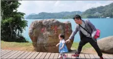  ?? PROVIDED TO CHINA DAILY ?? Sham’s family take their first out-of-town tour to Sun Moon Lake in Taiwan in April, 2017.