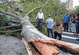  ?? FRANK FRANKLIN II/AP ?? New York City Mayor Bill de Blasio talks with residents about damage from Tropical Storm Isaias in Queens on Tuesday.