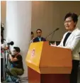  ?? Foto: dpa ?? Zu spät? Regierungs­chefin Carrie Lam geht auf die Opposition zu.