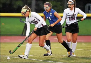  ?? PETE BANNAN — DIGITAL FIRST MEDIA ?? Downingtow­n West’s Taylor Orsini (12) and Henderson’s Meghan Breslin (15) chase Jordyn Bauer (23) Thursday night.