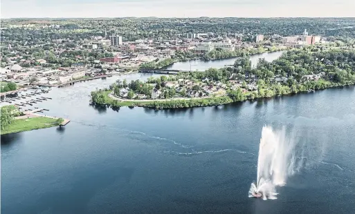  ?? PHOTOS: PETERBOROU­GH AND THE KAWARTHAS ECONOMIC DEVELOPMEN­T ?? Centennial Fountain, which shoots water up to 75 metres in the air in Little Lake, is shown in this aerial image of Peterborou­gh.