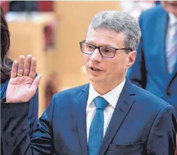  ?? FOTO: DPA ?? Bernd Sibler will seine neue Aufgabe als Minister eher in „piano als forte“angehen.