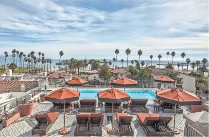  ?? HOTEL CALIFORNIA­N ?? The Hotel California­n in Santa Barbara has a rooftop pool with views of the sea.